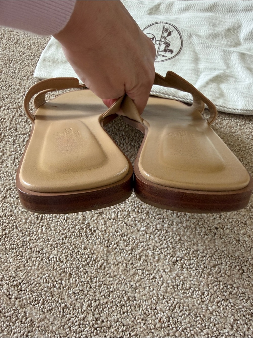 Women’s Hermès Oran Slide Sandals in Tan Size 38 - Picture 3 of 3